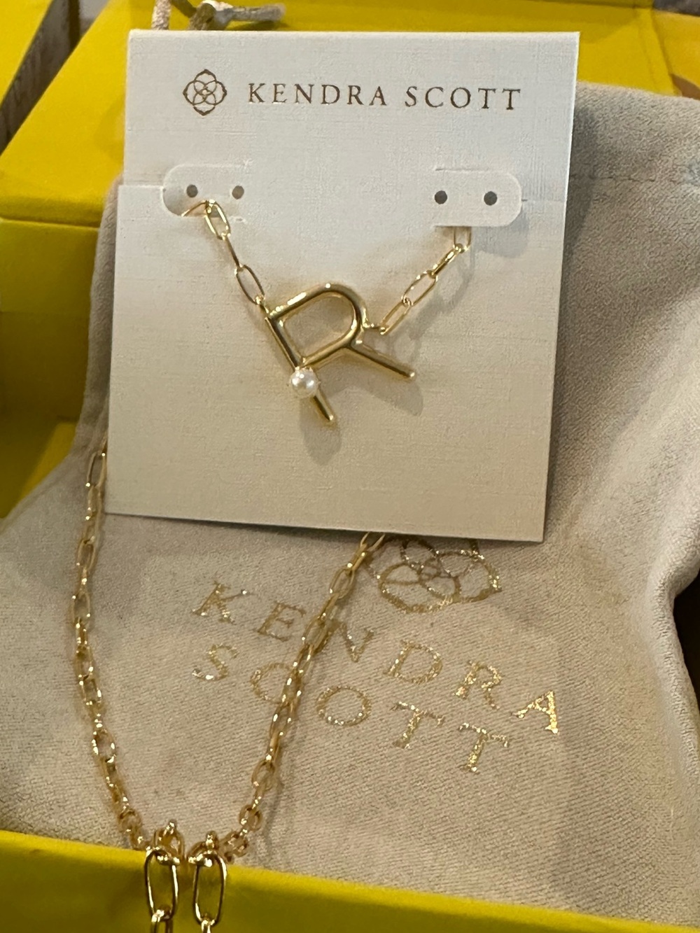 Kendra Scott Pearl Letter R Pendant Necklace- Gold White Pearl NEW - Picture 4 of 10